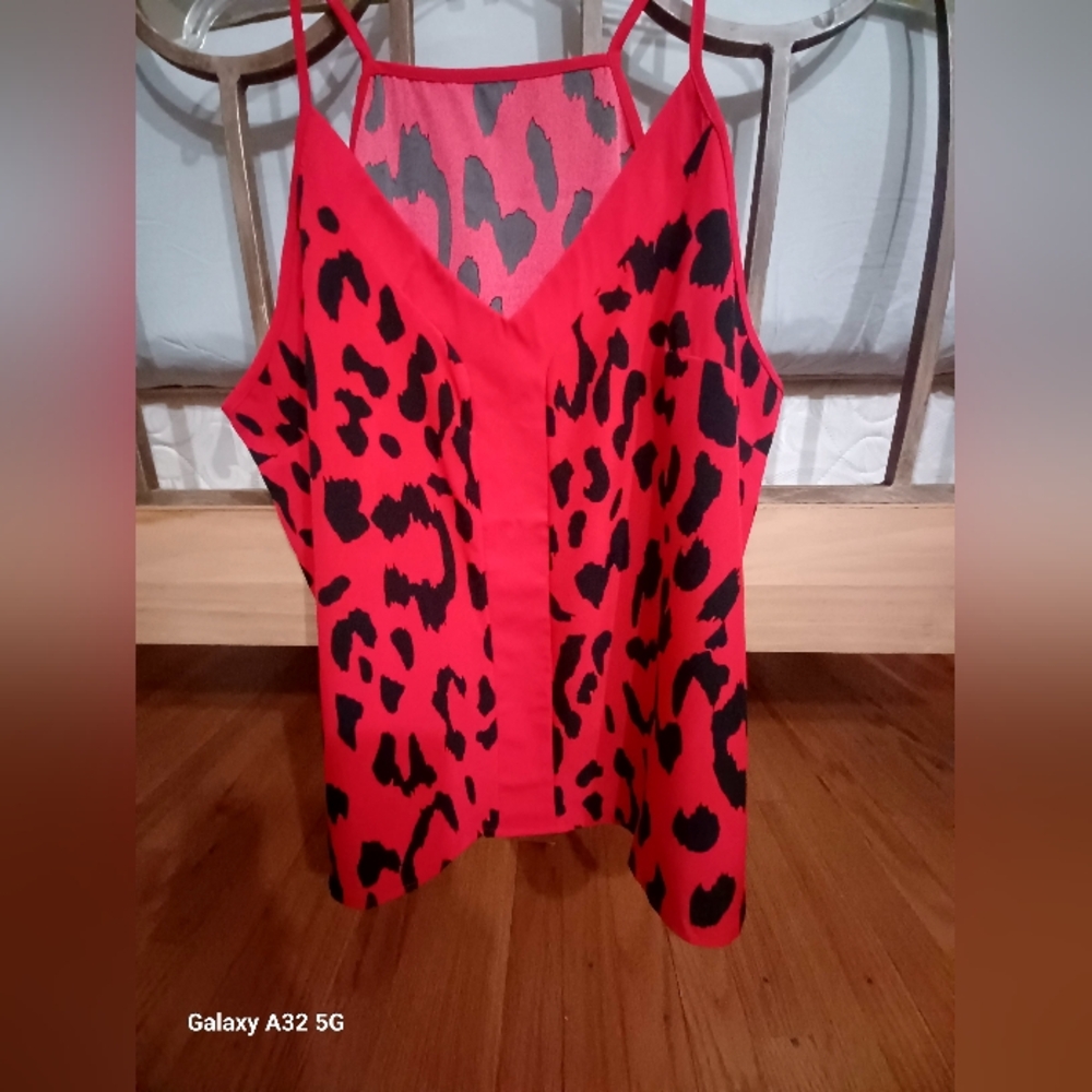 GRAPHIC PRINT CAMI TOP-( NWOT) SHEIN-XL - Picture 2 of 3